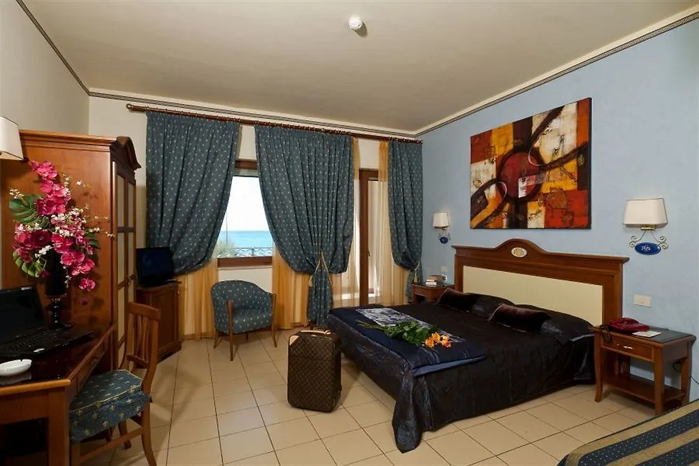 Hotel Riva Del Sole Cefalú 4*,  Italia